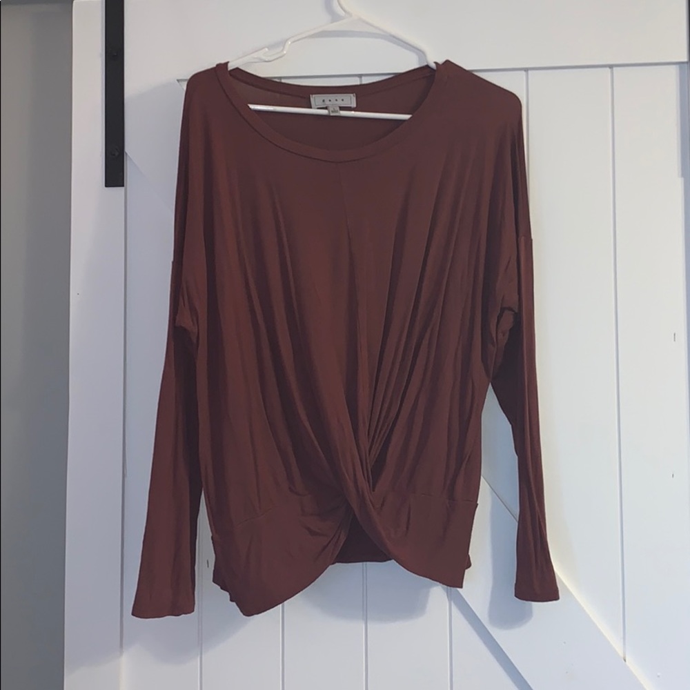 Long sleeved twisted top